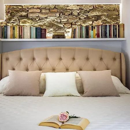 The House Of Books Apartment *